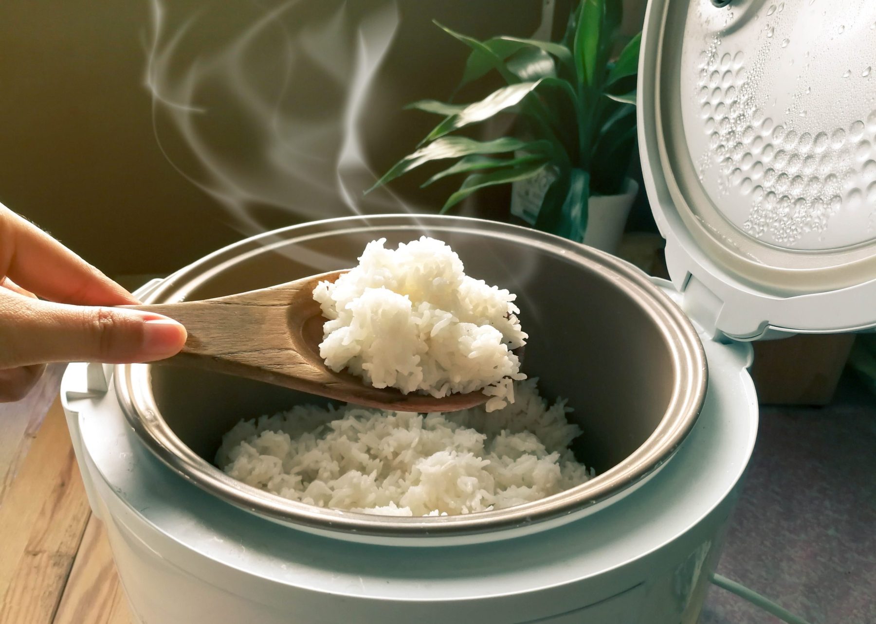 Cómo hacer arroz en olla arrocera y darle otros sabores