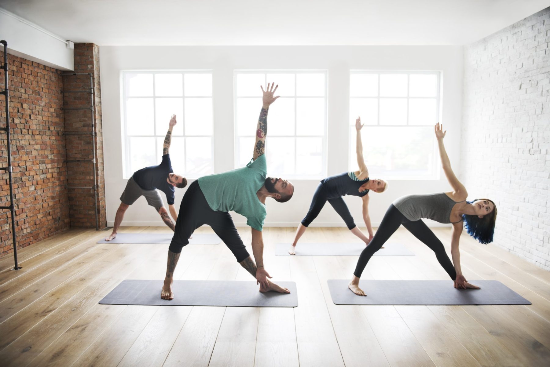 Por qué hacer yoga? 16 beneficios de la práctica – Flowrece