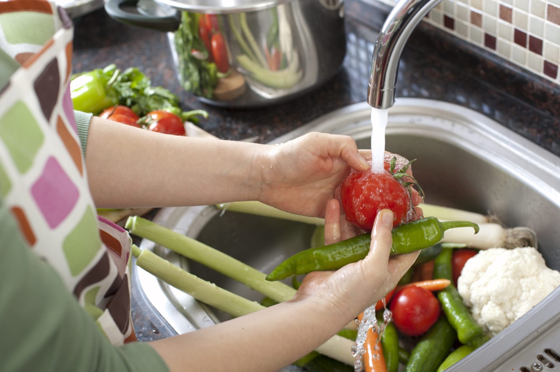 Consejos para lavar correctamente las frutas y verduras para