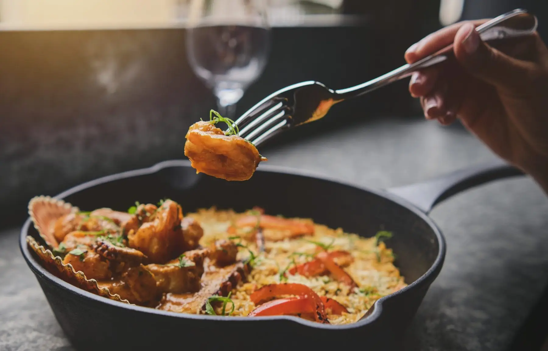 Si buscas saber cómo preparar un delicioso arroz con camarones e implementarlo en tu dieta. ¡Entra ahora y aprende a preparar arroz con camarones!