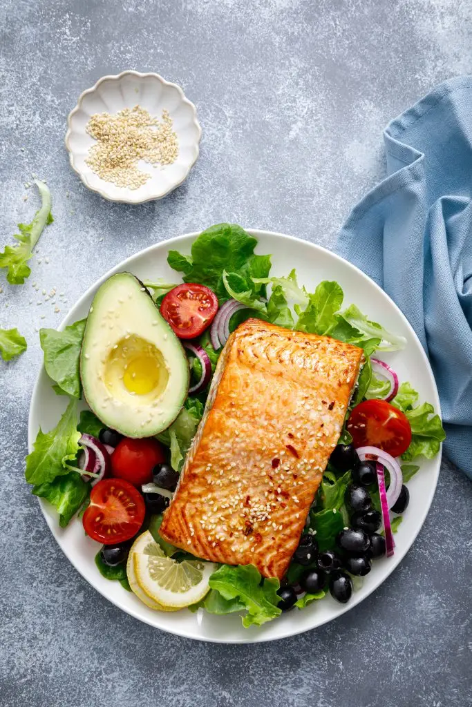 receta de pescado frito en ensalada
