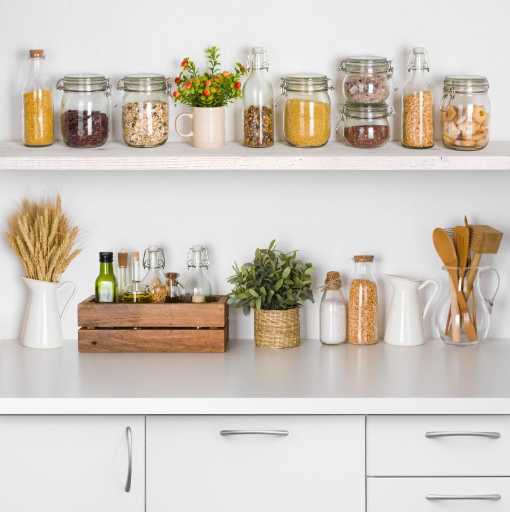 11 consejos para organizar una cocina pequeña. Así mantendrás todo más  ordenado y tendrás más espacio para guardar