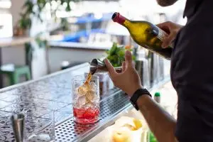 Tinto de verano con fruta